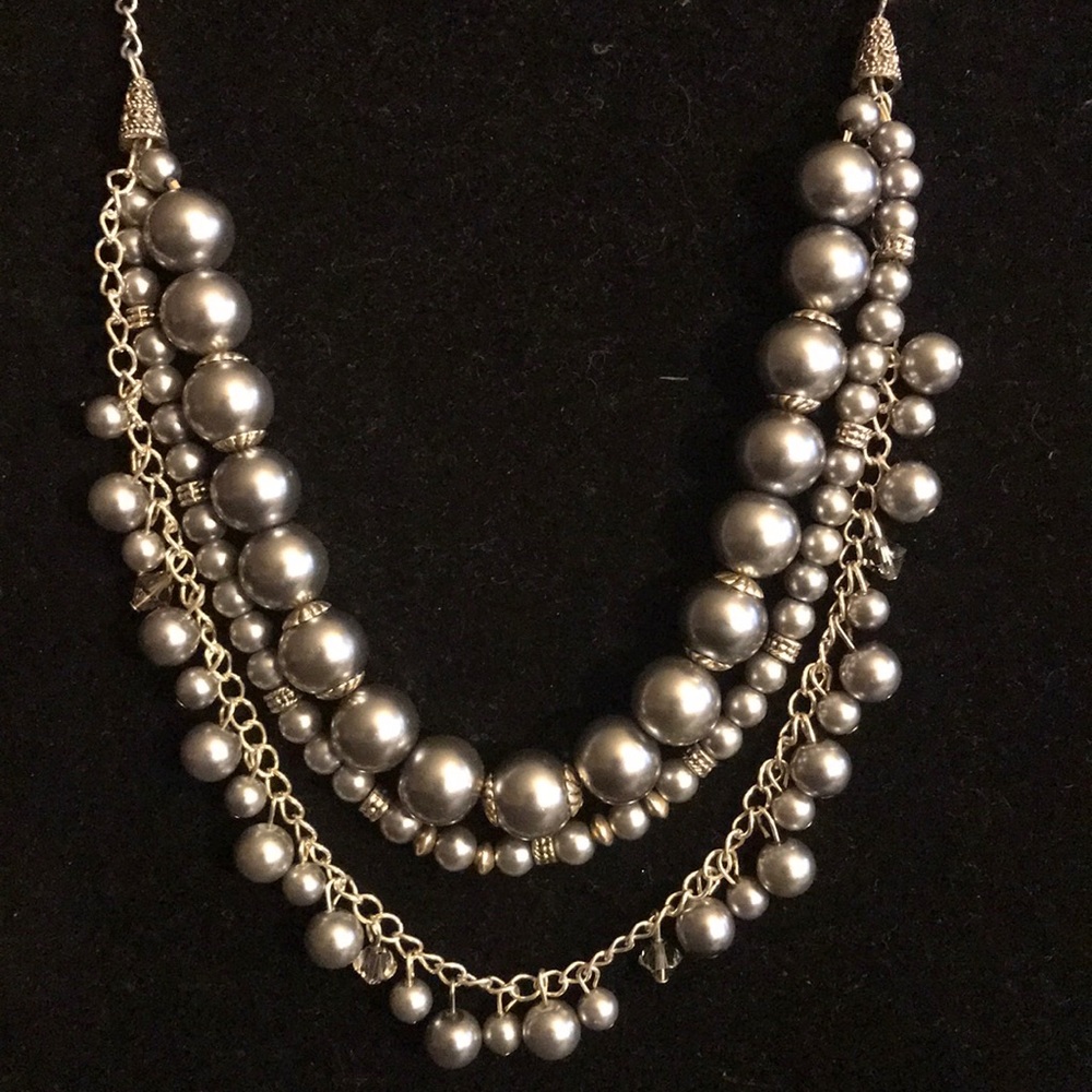 ⬇️🛍🎉2/$30 gray faux pearl and Swarovski crystal - Picture 2 of 4